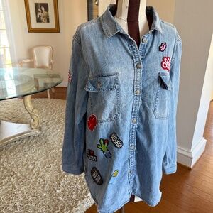 American Eagle Distressed Denim Button-Up Shirt Fun Patches Size XL Grunge Moto